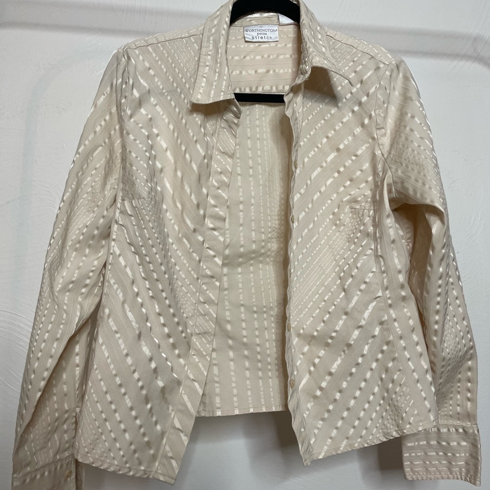 Crème button down